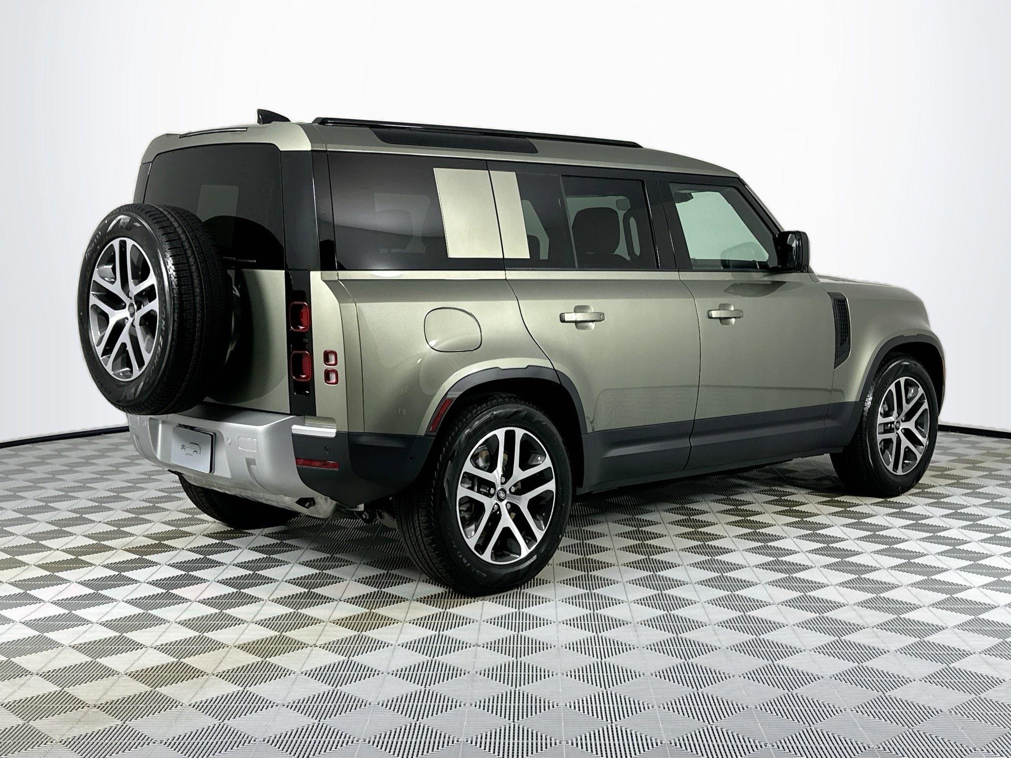 Used 2025 Land Rover Defender 110 S image 5