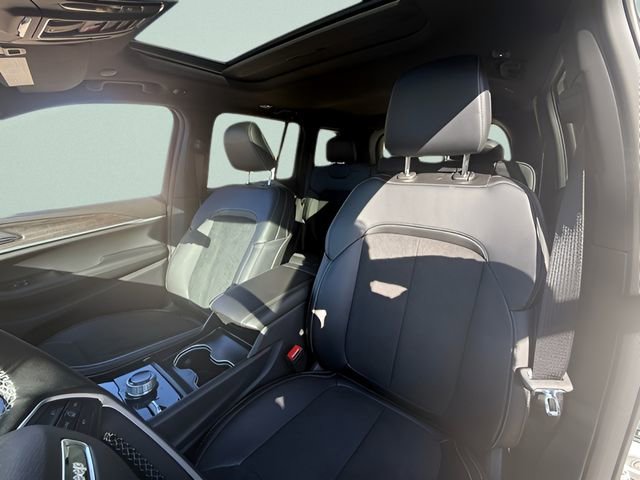 New 2026 Jeep Grand Cherokee Altitude image 21