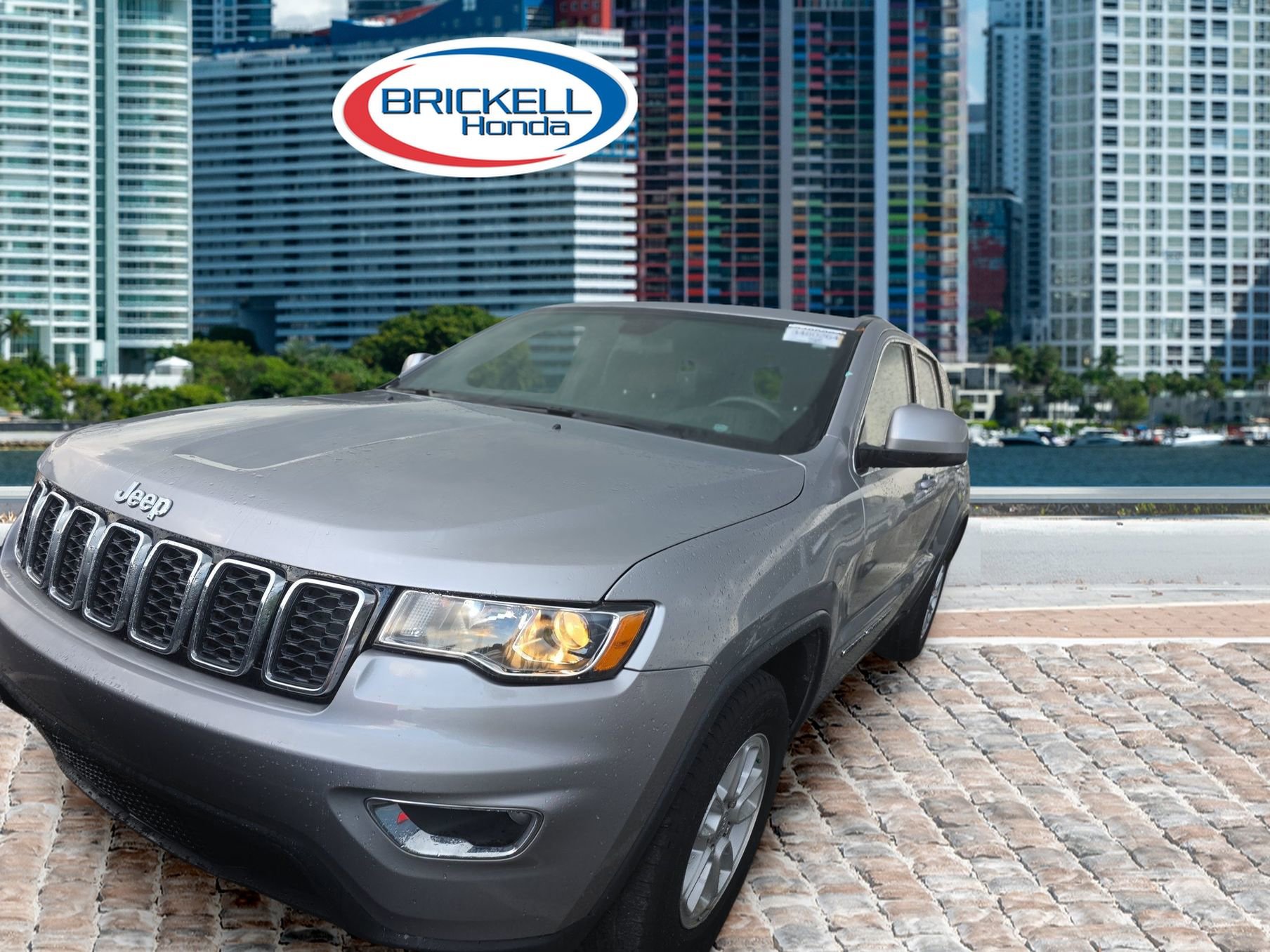 Used 2019 Jeep Grand Cherokee Laredo image 1