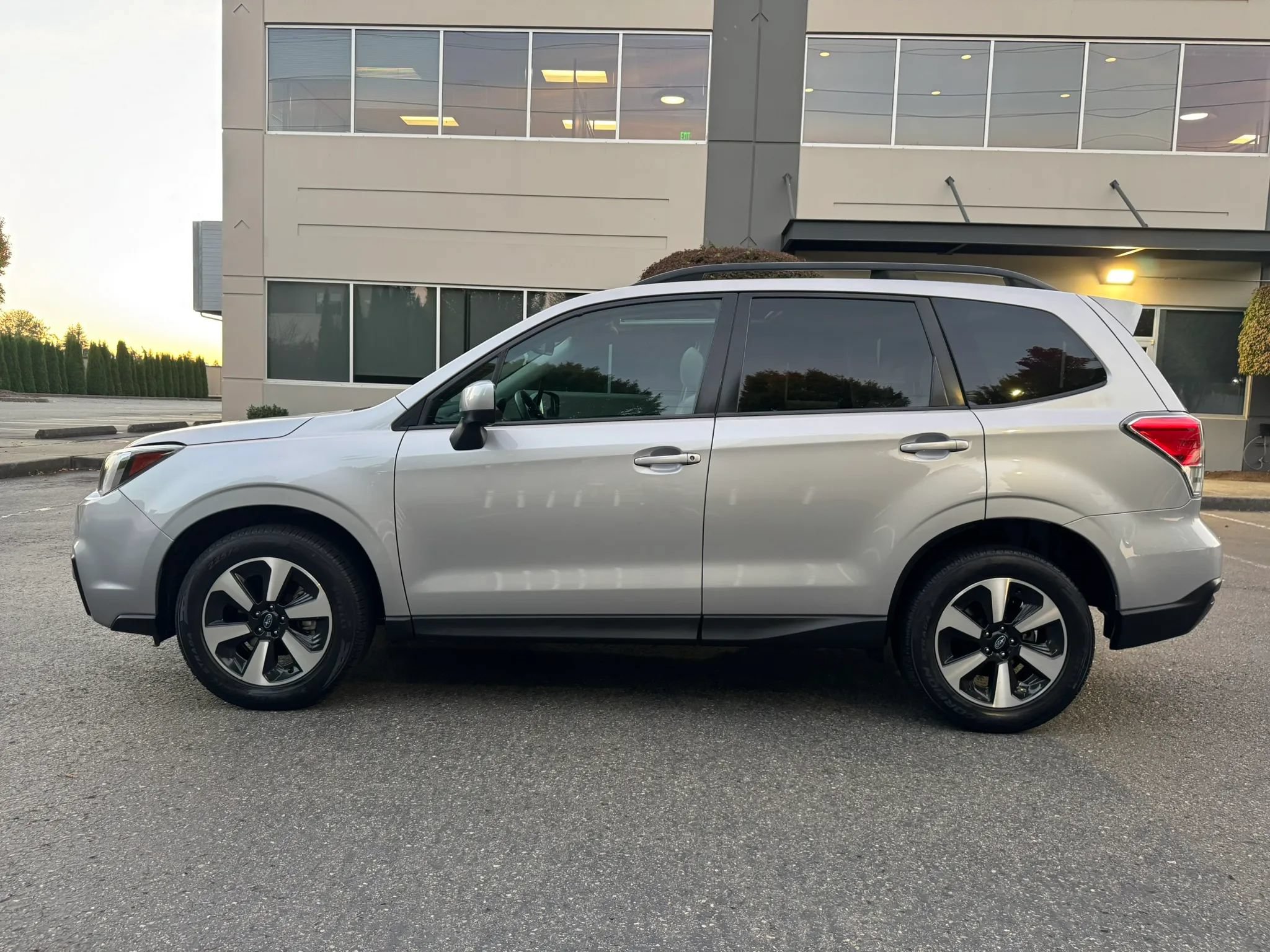 Used 2018 Subaru Forester 2.5i Premium AWD/4WD image 6