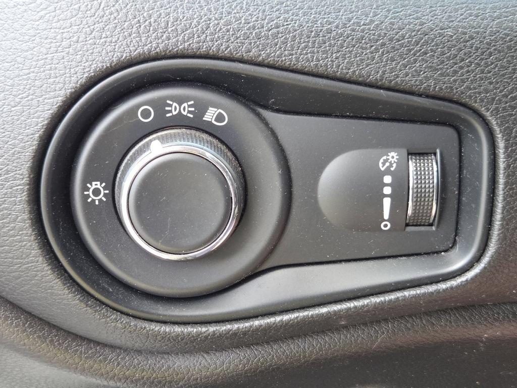 Used 2022 Jeep Renegade Sport w/ Sport Appearance Group FWD image 13