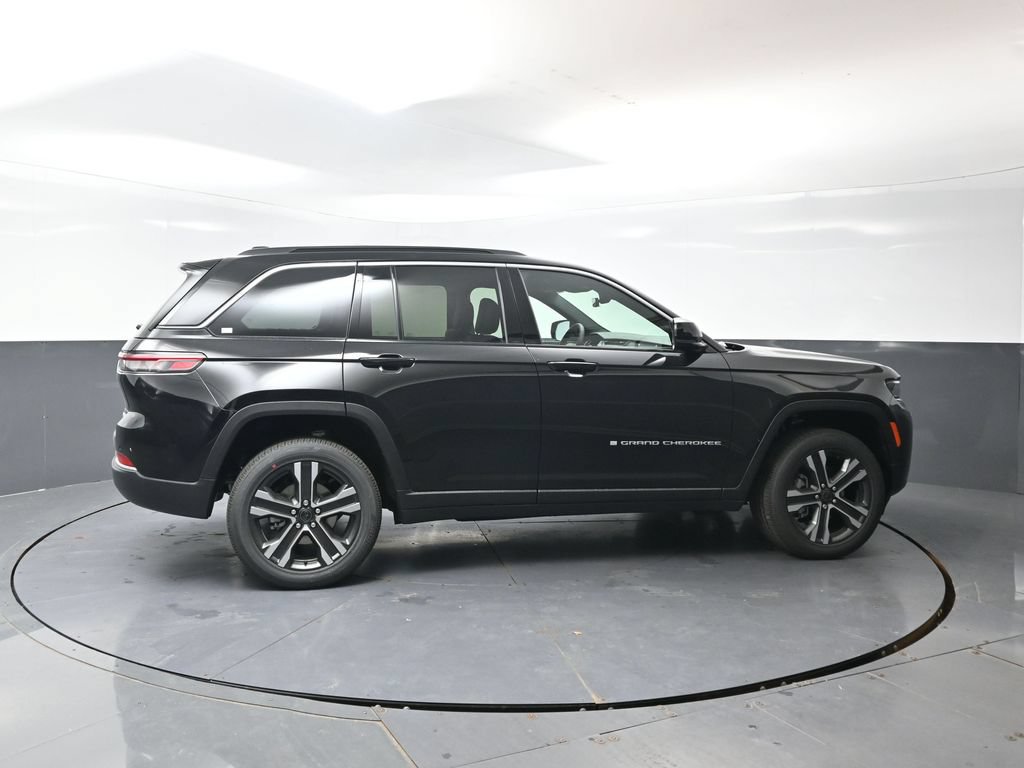 New 2027 Jeep Grand Cherokee Limited AWD/4WD image 2