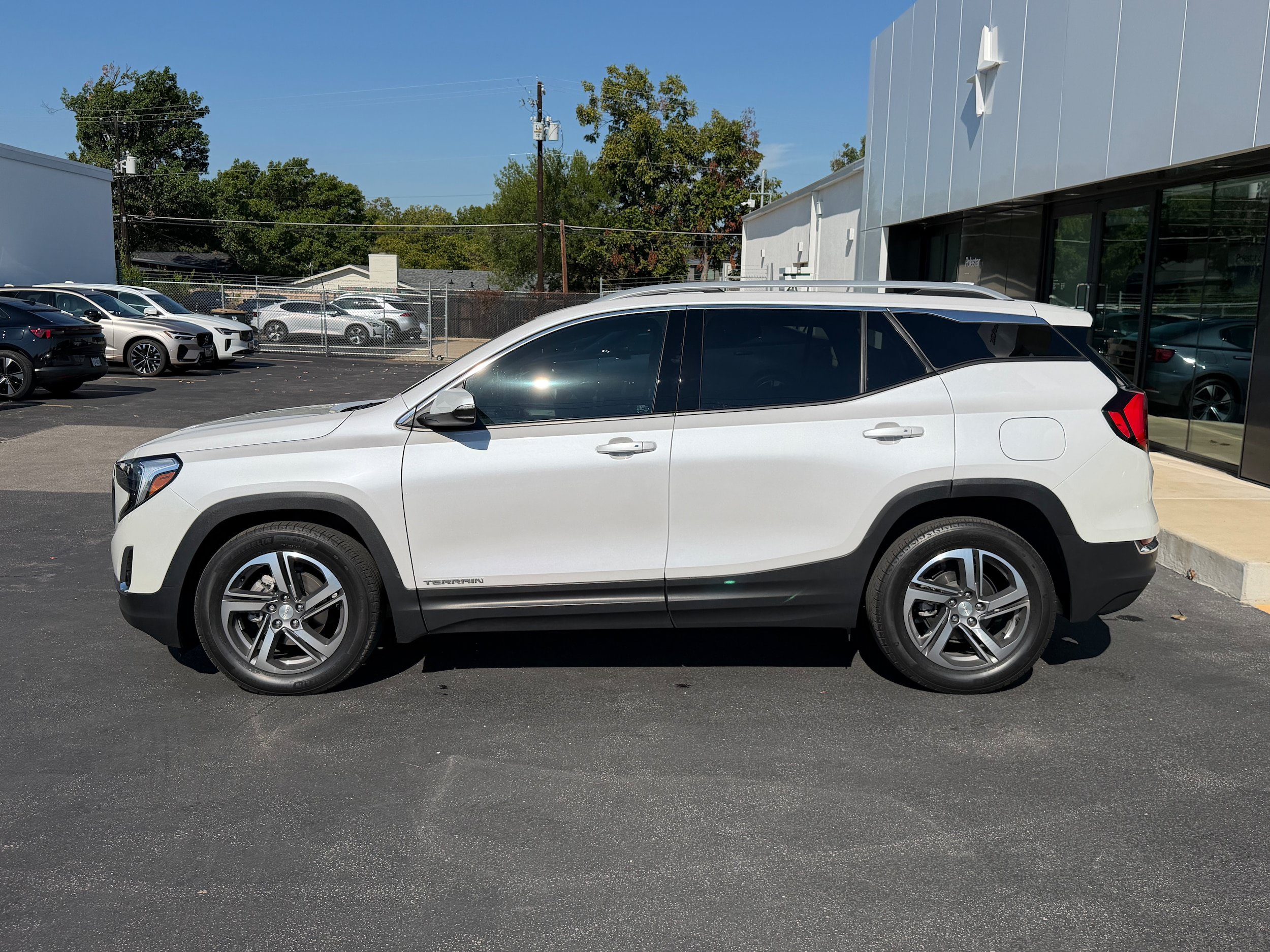 Used 2021 GMC Terrain SLT w/ Infotainment Package II FWD image 3