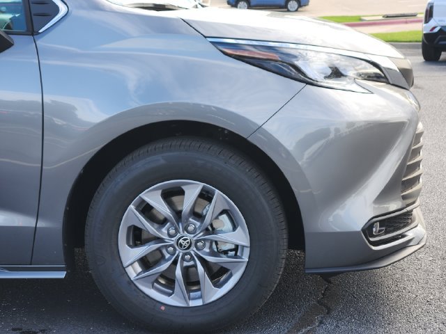 New 2026 Toyota Sienna XLE FWD image 6