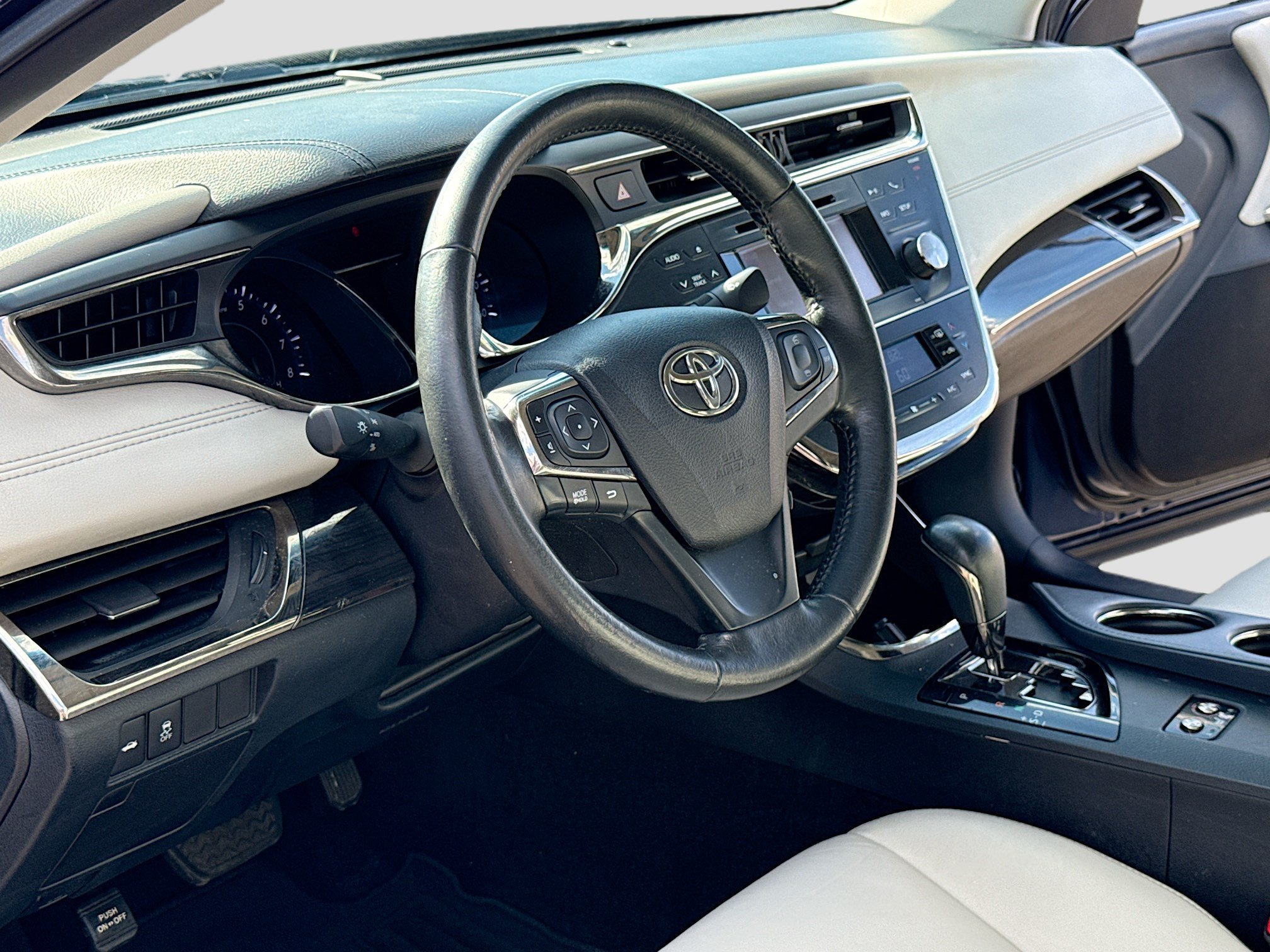 Used 2014 Toyota Avalon Limited FWD image 4