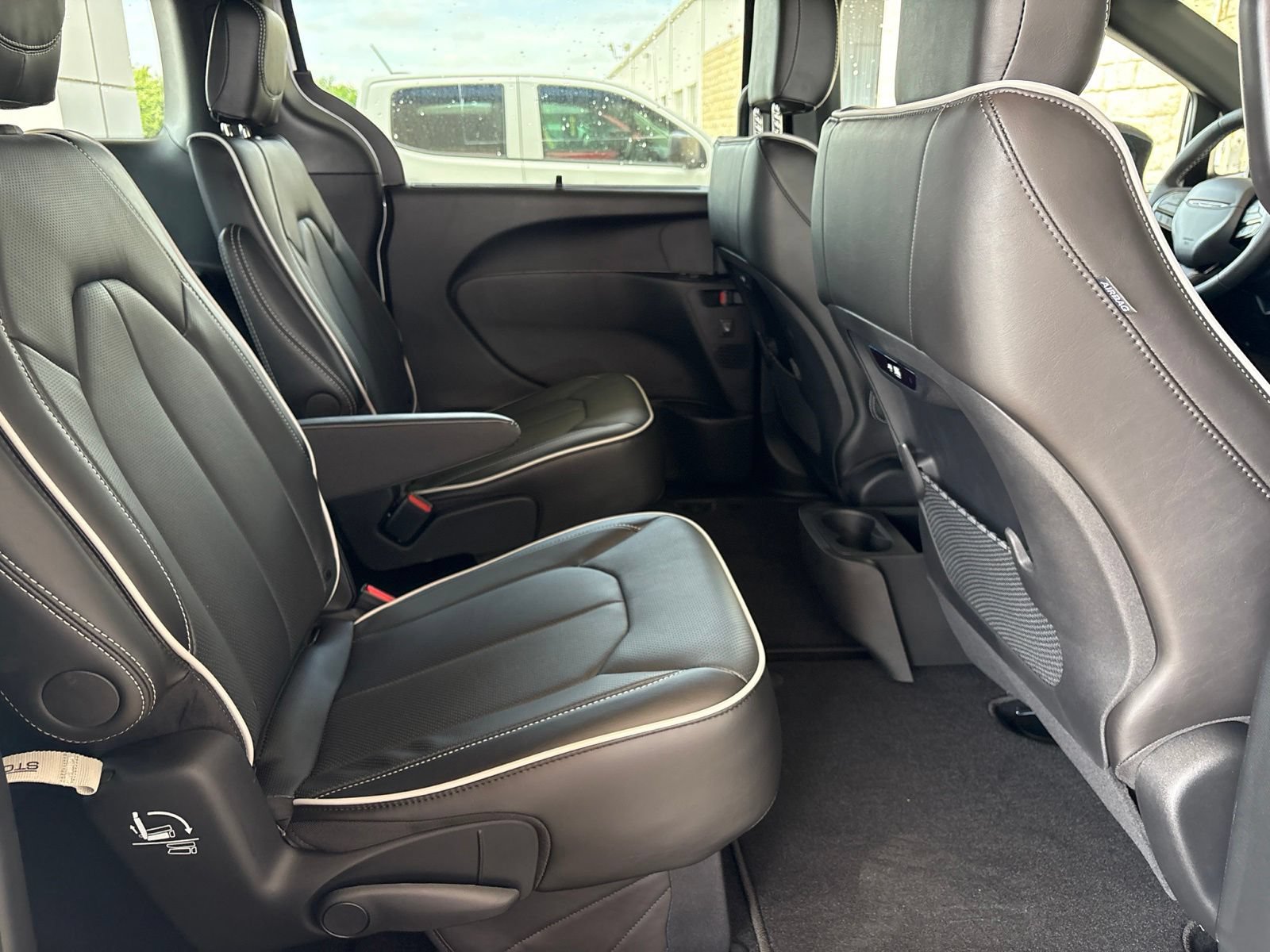 New 2027 Chrysler Pacifica Limited FWD image 21