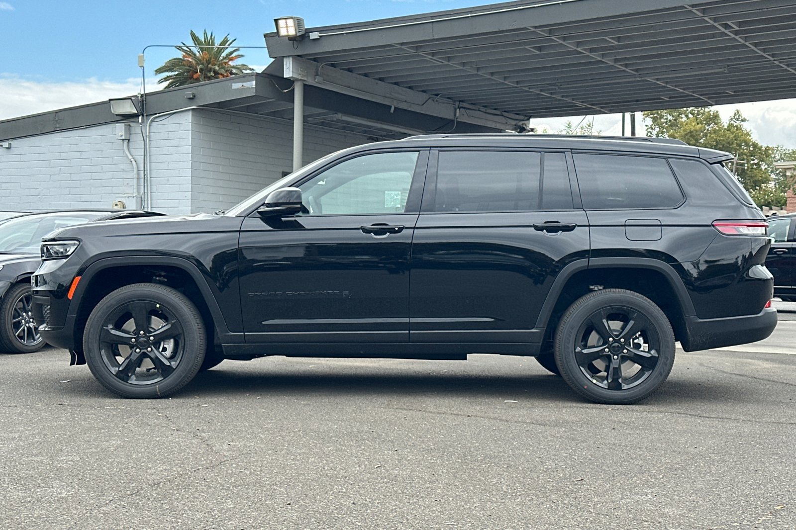 New 2025 Jeep Grand Cherokee L Altitude image 6