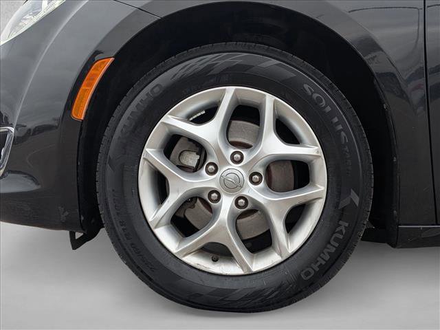 Used 2020 Chrysler Pacifica Limited image 24