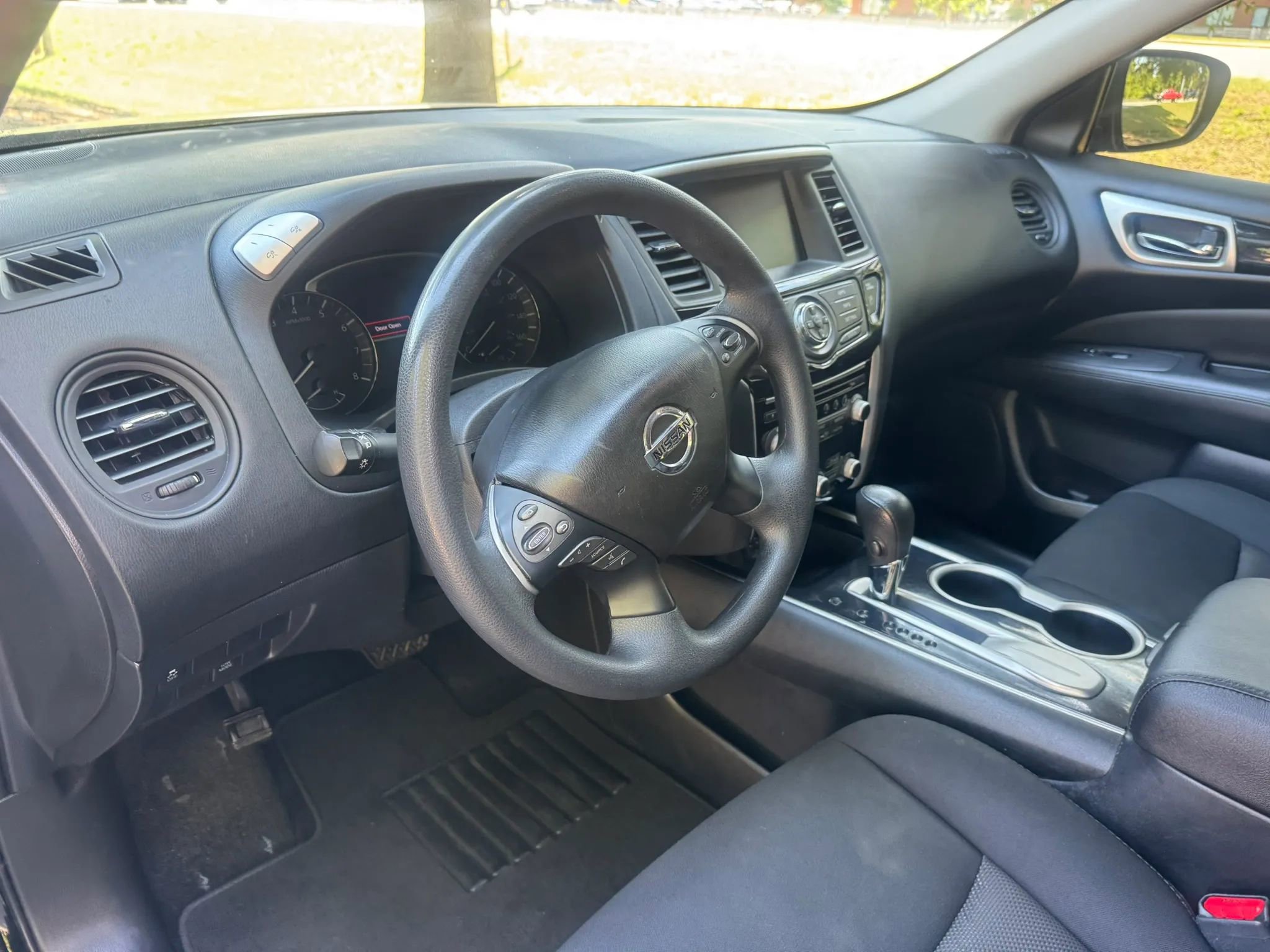 Used 2018 Nissan Pathfinder S FWD image 15