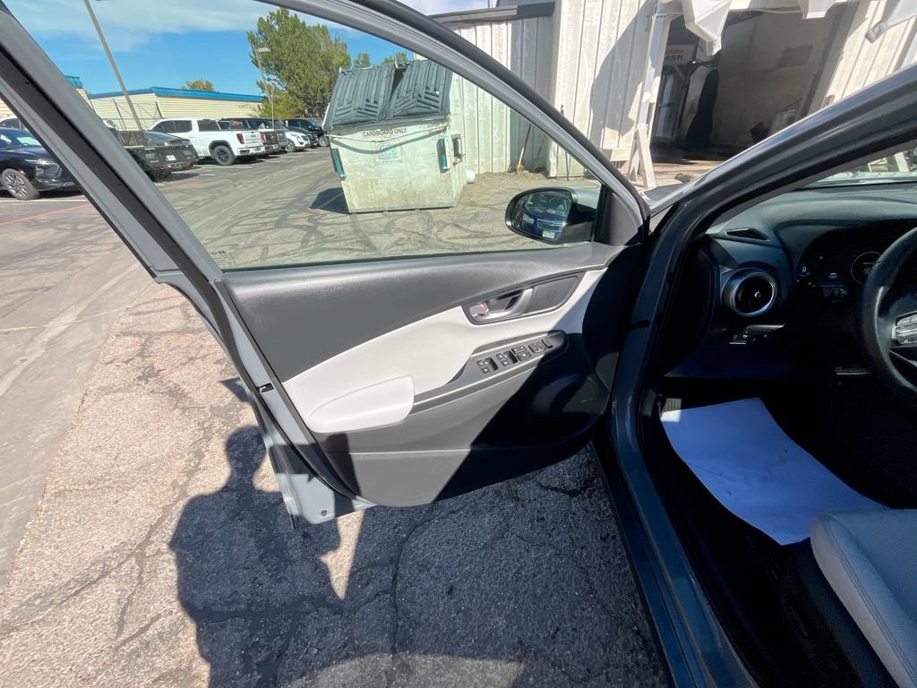 Used 2023 Hyundai Kona Limited image 11