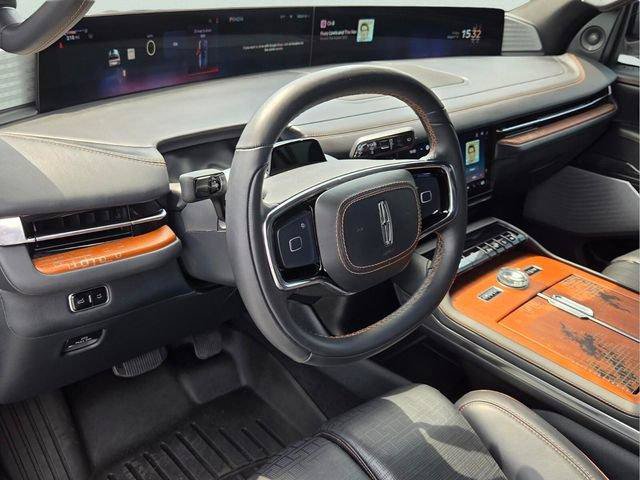 Used 2025 Lincoln Navigator L Black Label AWD/4WD image 11