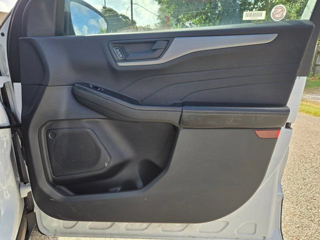 Used 2025 Ford Escape Active AWD/4WD image 27