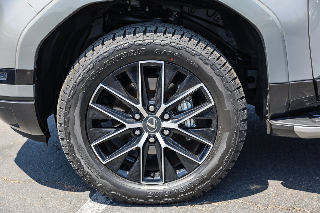 Used 2024 Lexus GX 550 w/ Accessory Package (2T) AWD/4WD image 34