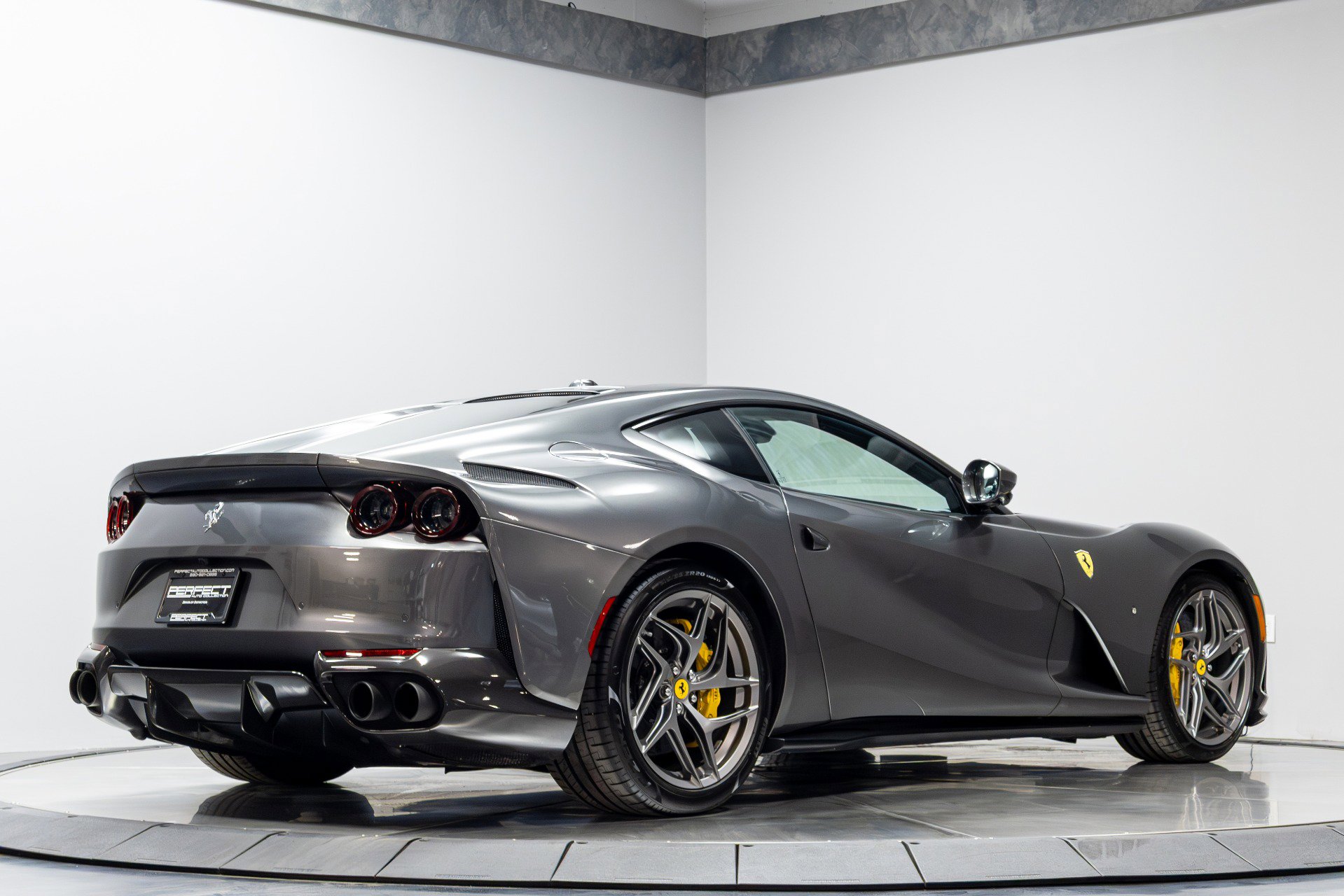 Used 2020 Ferrari 812 Superfast RWD image 15