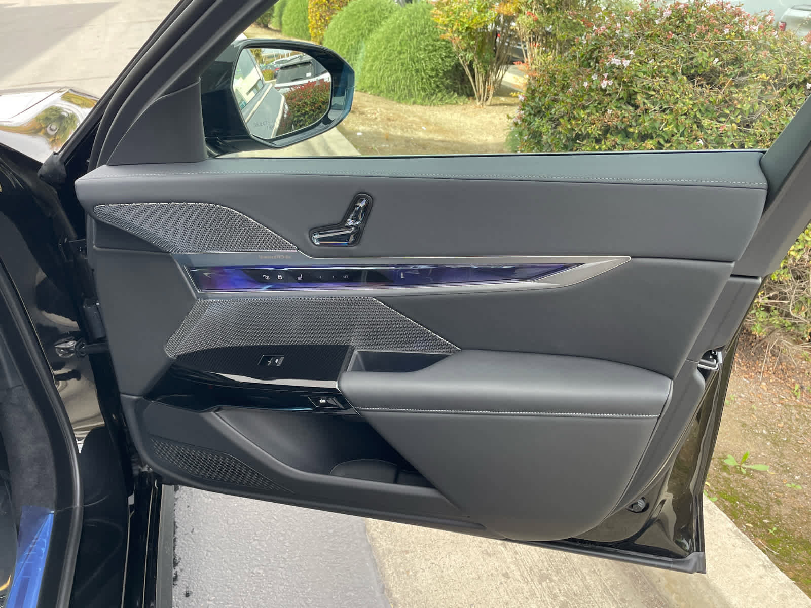 New 2026 BMW 750e xDrive w/ Executive Package image 17