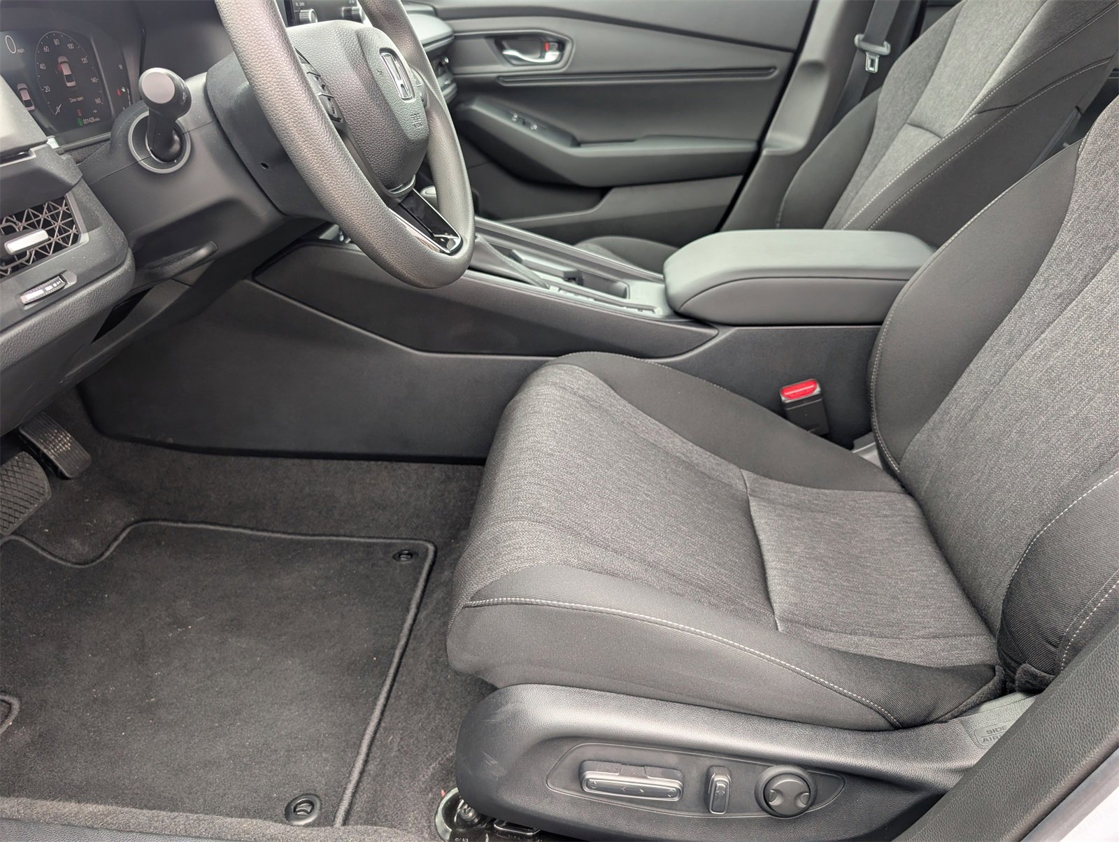 Used 2025 Honda Accord SE image 14