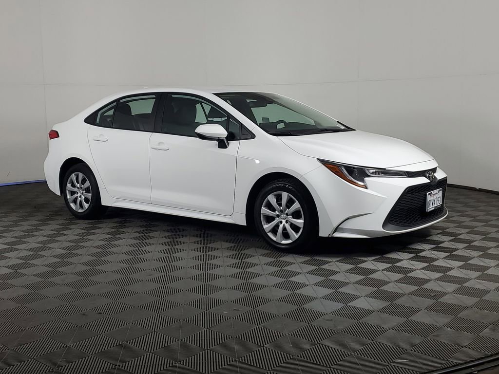 Used 2022 Toyota Corolla LE image 2