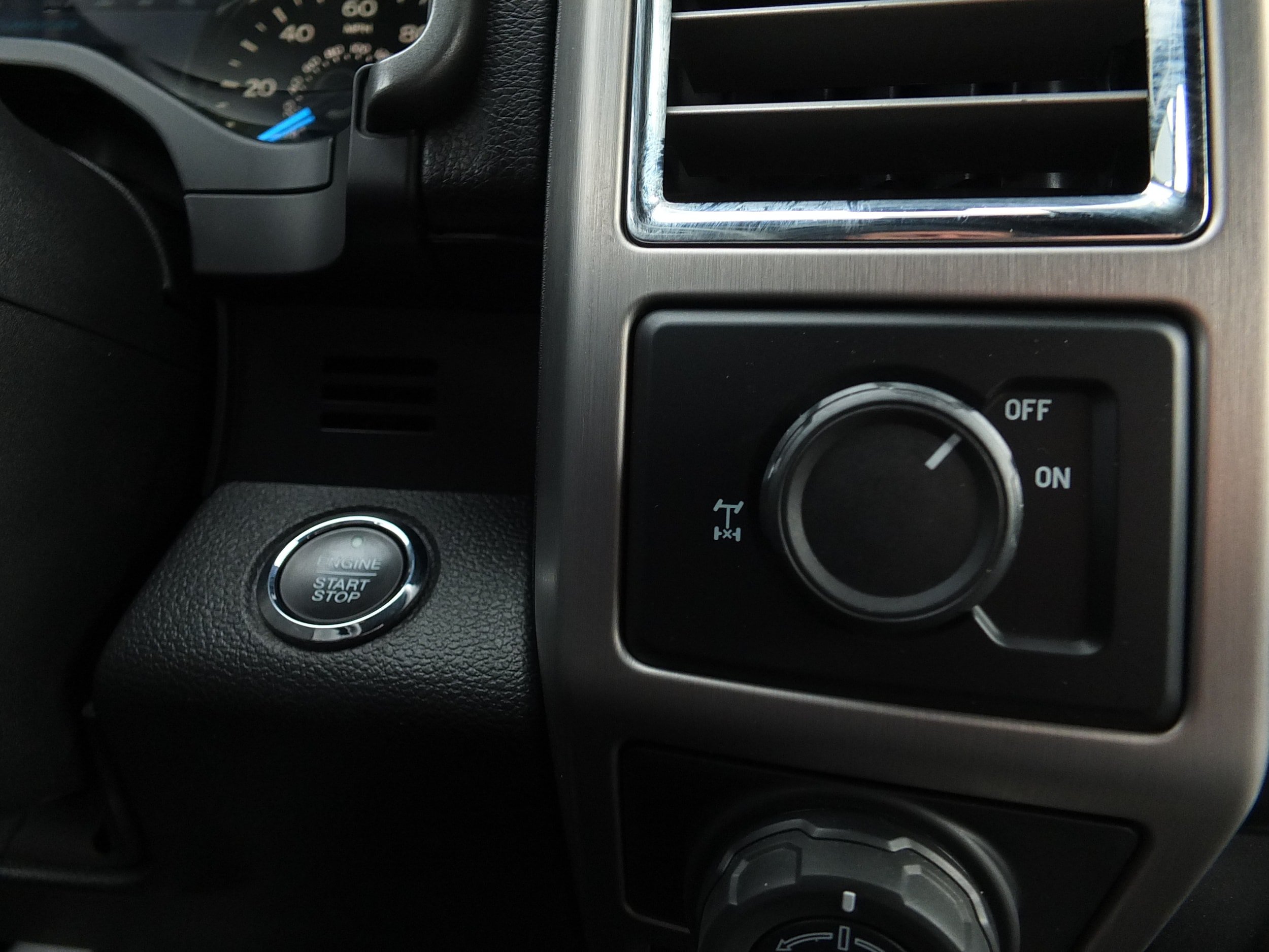 Used 2016 Ford F150 Platinum w/ Equipment Group 701A Luxury RWD image 28