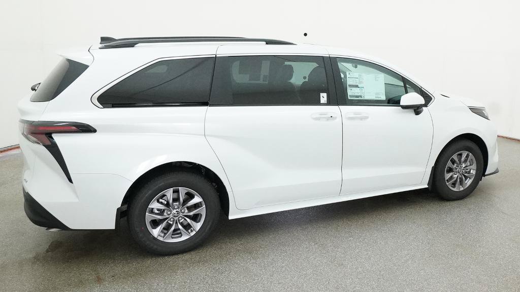 New 2026 Toyota Sienna XLE FWD image 13