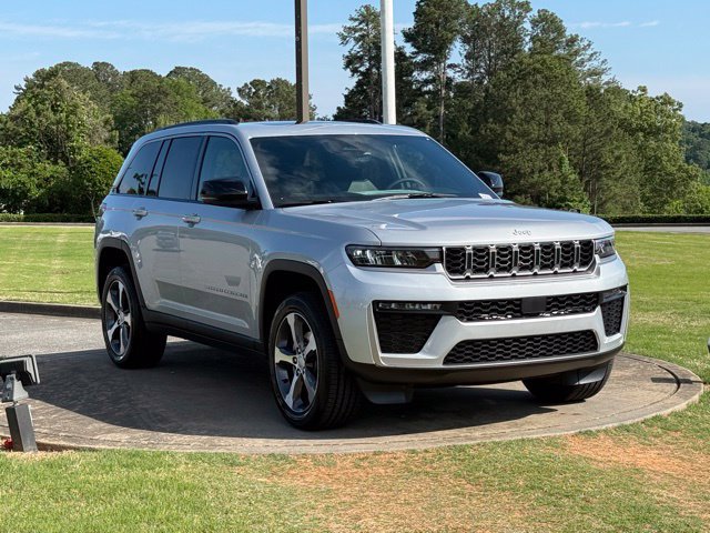 New 2026 Jeep Grand Cherokee Limited w/ Trailer Tow Package AWD/4WD image 9