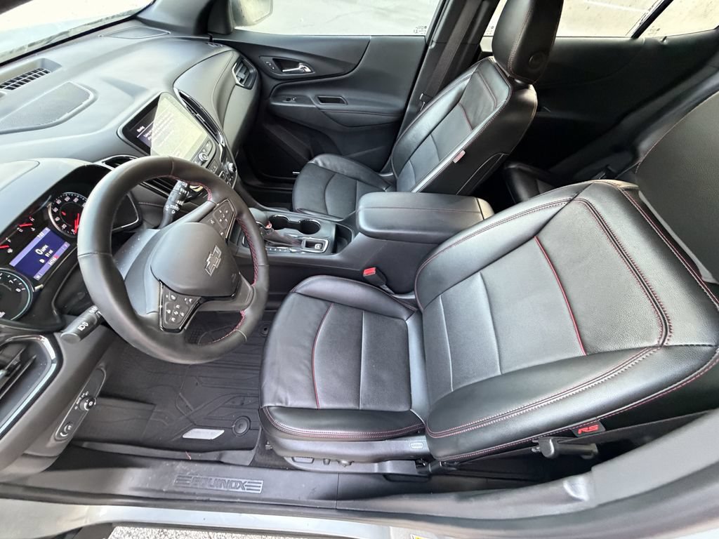 Used 2023 Chevrolet Equinox RS w/ RS Leather Package FWD image 17