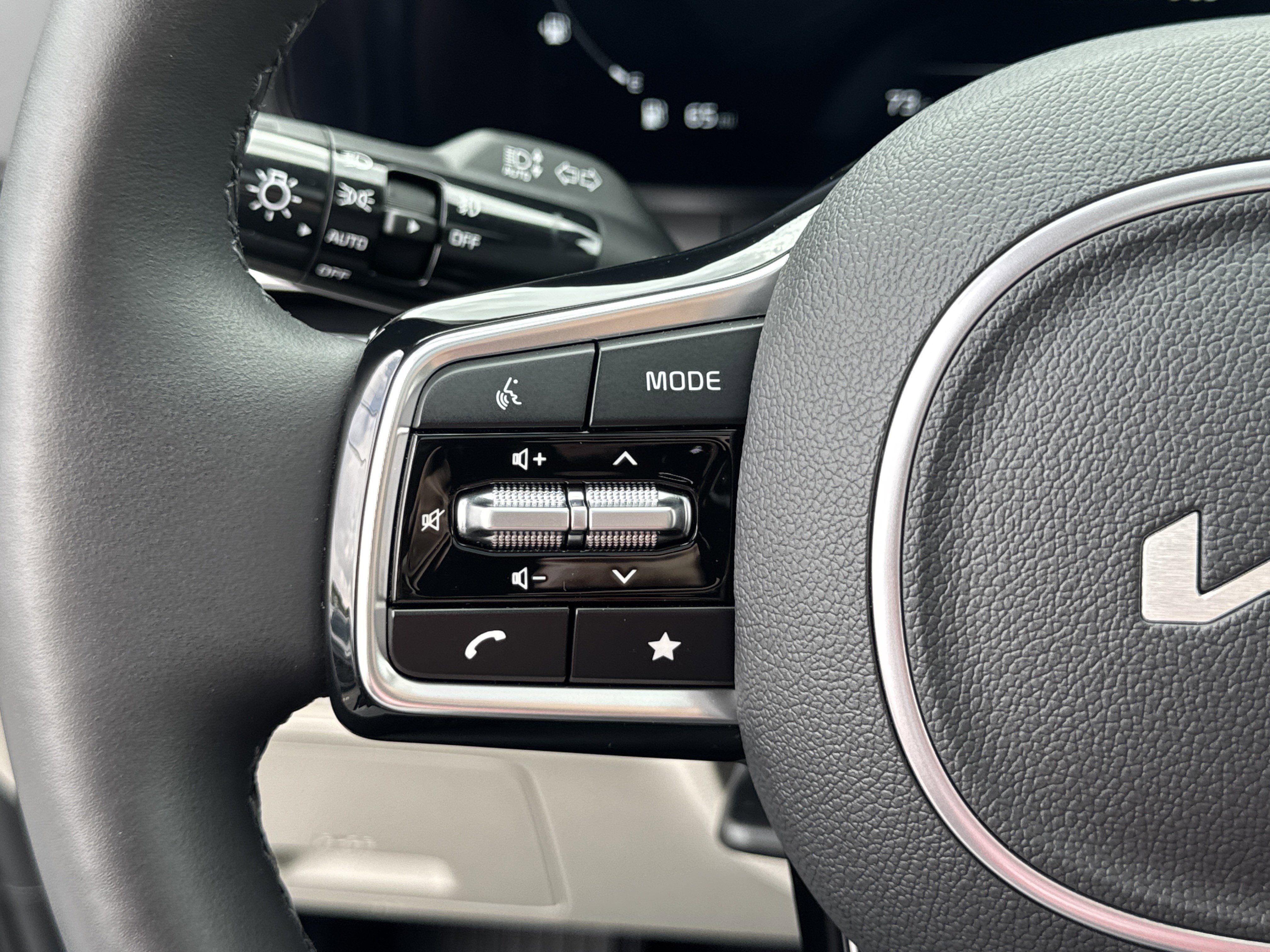 Certified 2024 Kia Carnival SX Prestige image 23