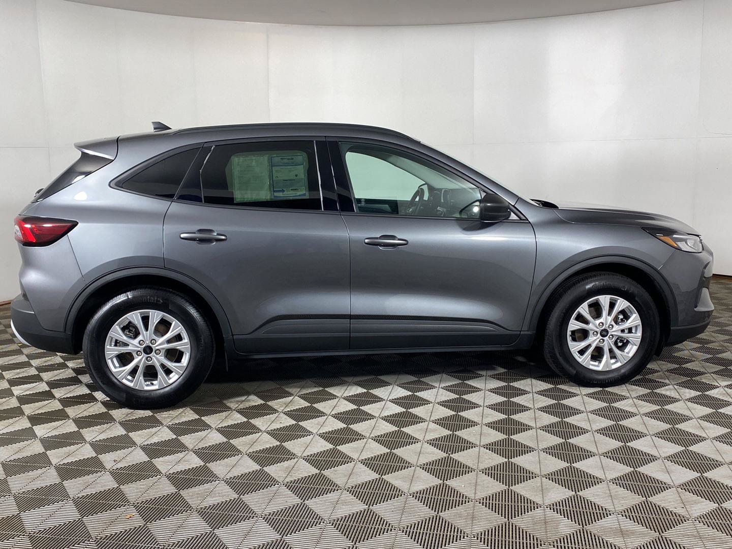 Used 2025 Ford Escape Active FWD image 9