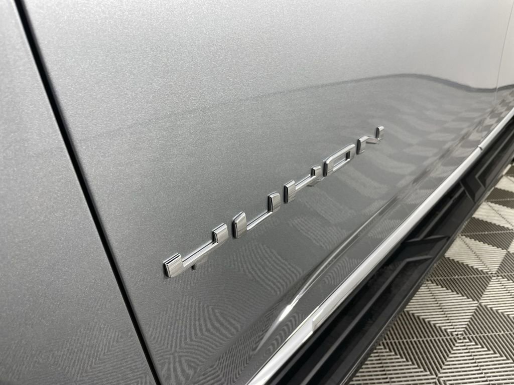 Used 2025 GMC Yukon XL Elevation image 31