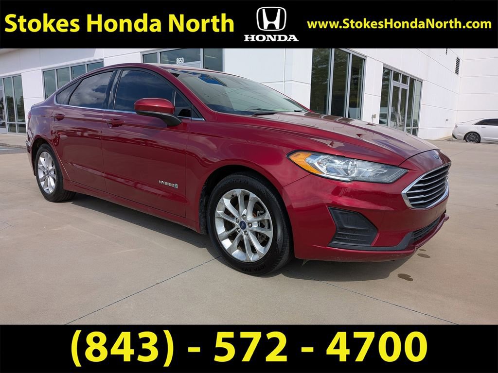 Used 2019 Ford Fusion SE image 2