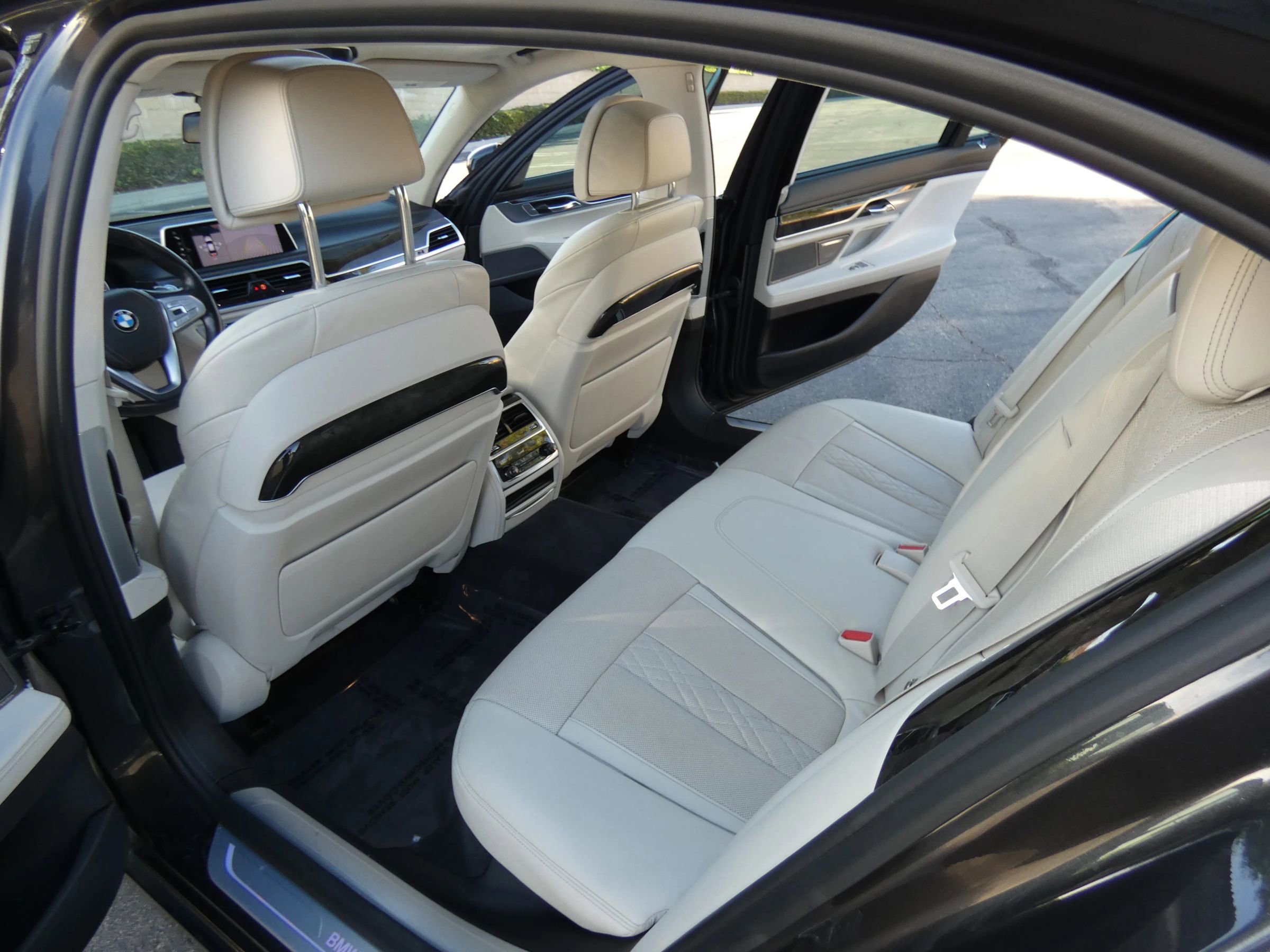 Used 2016 BMW 750i xDrive image 39