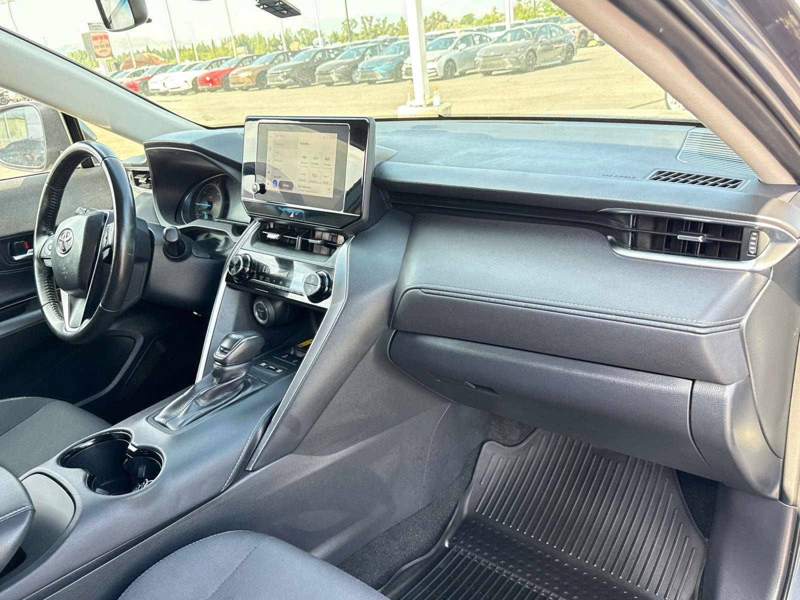 Used 2024 Toyota Venza LE AWD/4WD image 18