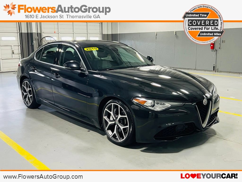 Used 2019 Alfa Romeo Giulia Ti RWD image 1