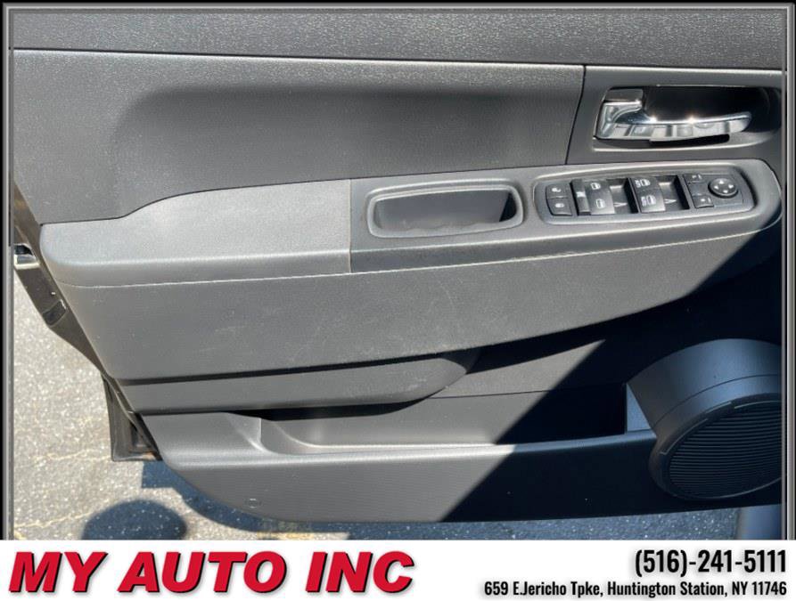 Used 2012 Jeep Liberty Sport image 24