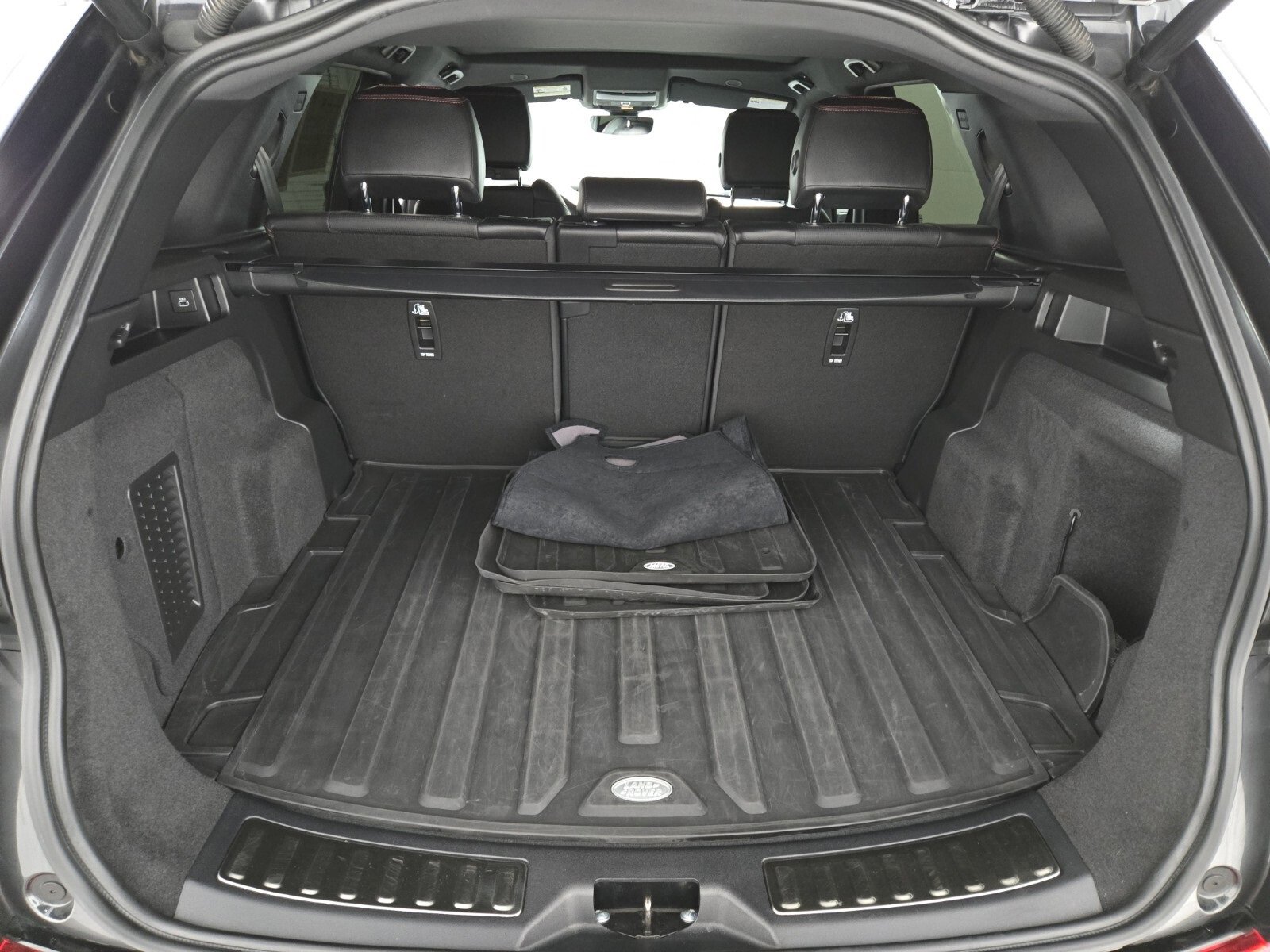 Used 2023 Land Rover Discovery Sport S R-Dynamic image 16