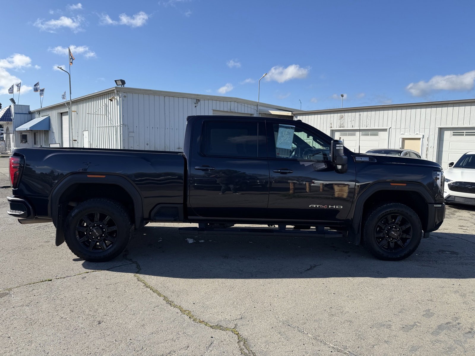 Used 2024 GMC Sierra 2500 AT4 w/ AT4 Preferred Package image 6