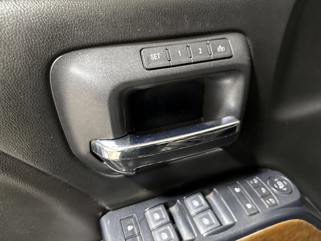 Used 2017 Chevrolet Silverado 1500 LTZ AWD/4WD image 21