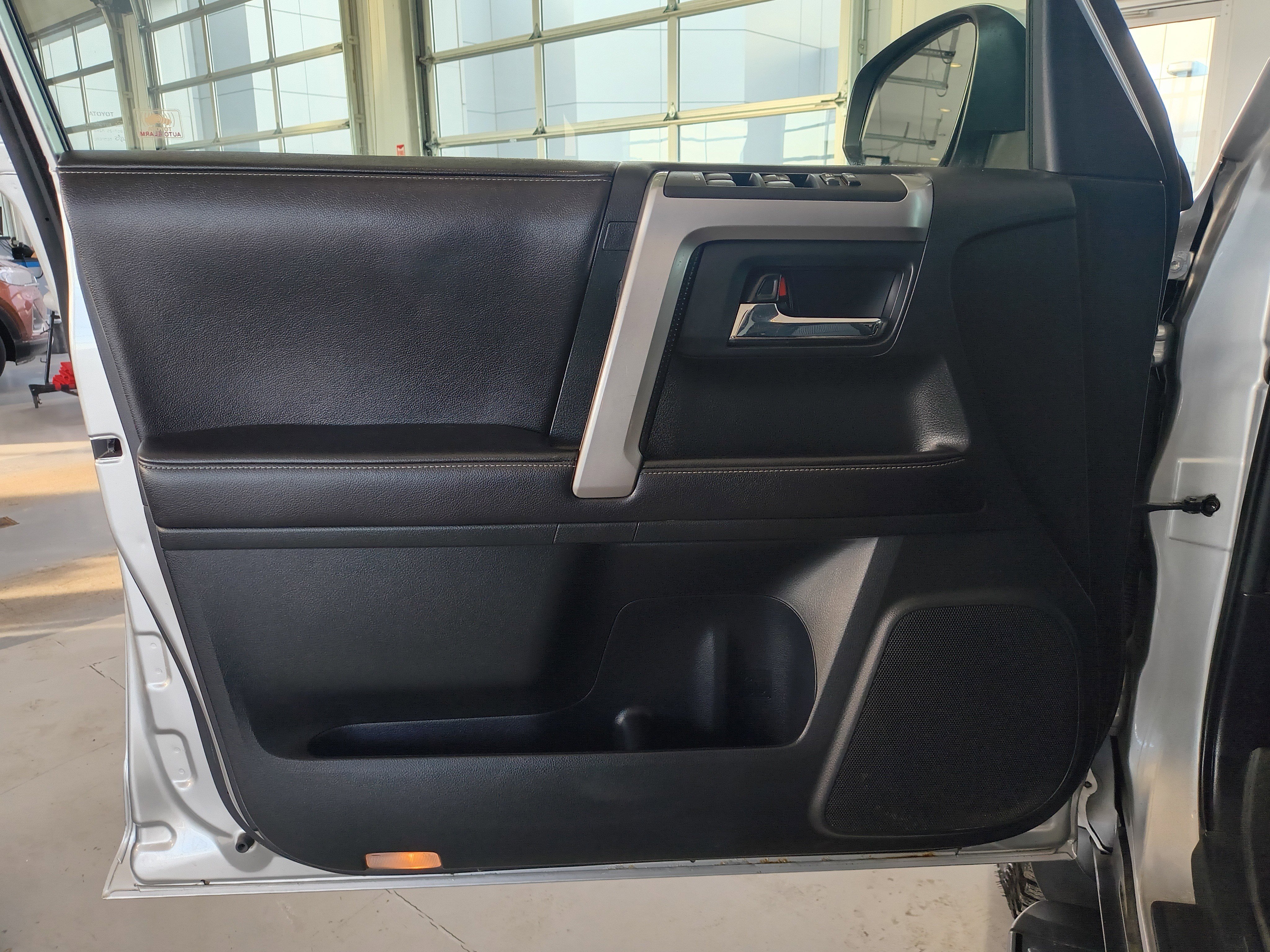 Used 2016 Toyota 4Runner SR5 image 8