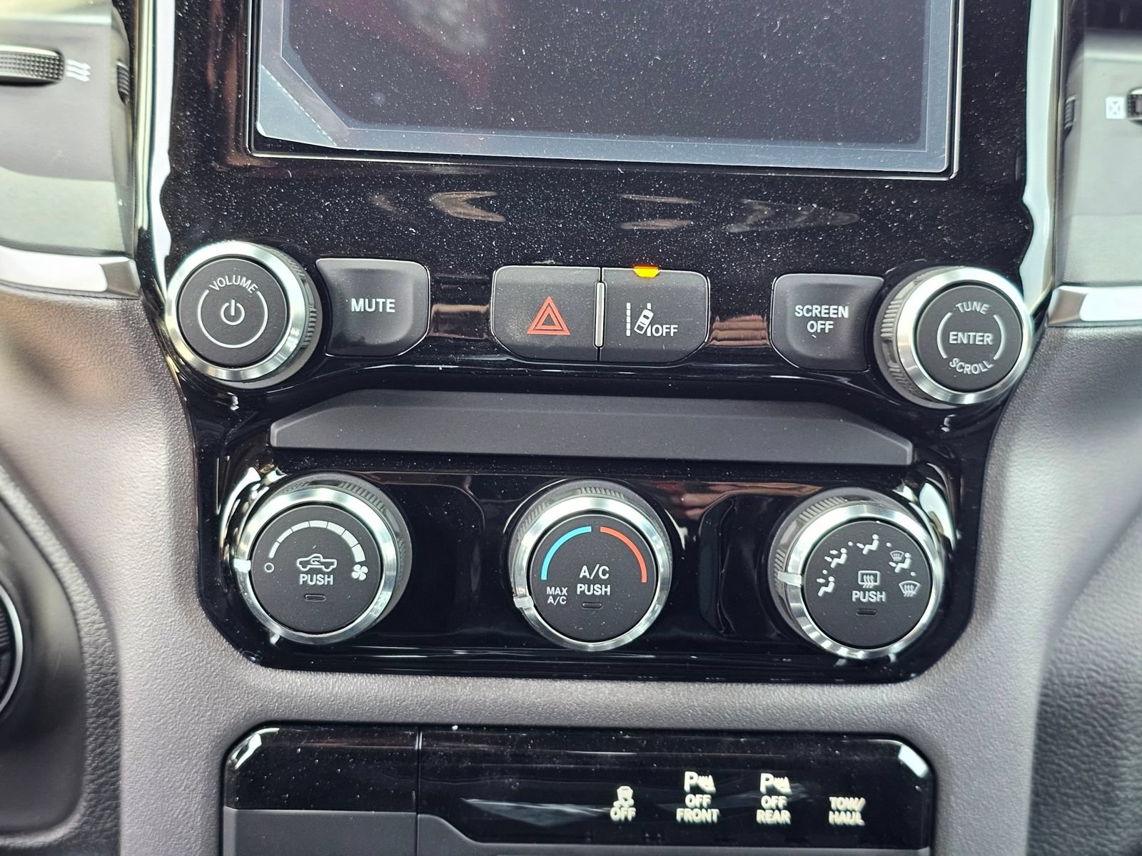 New 2026 RAM 1500 Express AWD/4WD image 10