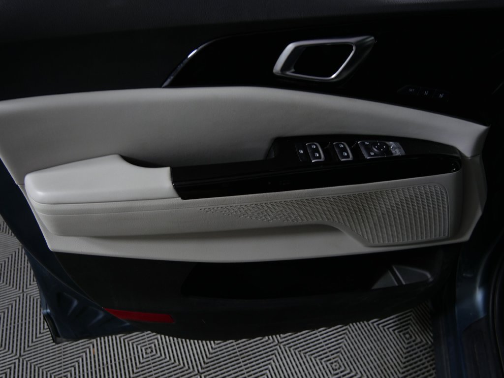 Used 2023 Kia Carnival SX FWD image 13