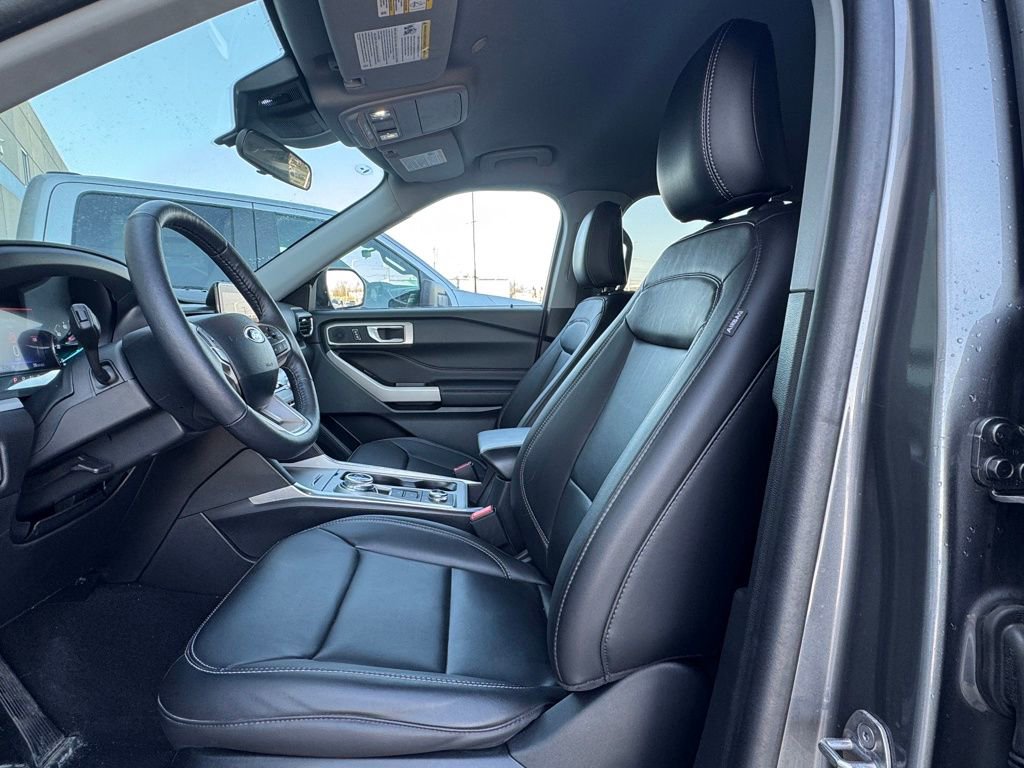 Used 2024 Ford Explorer XLT w/ Equipment Group 202A image 23