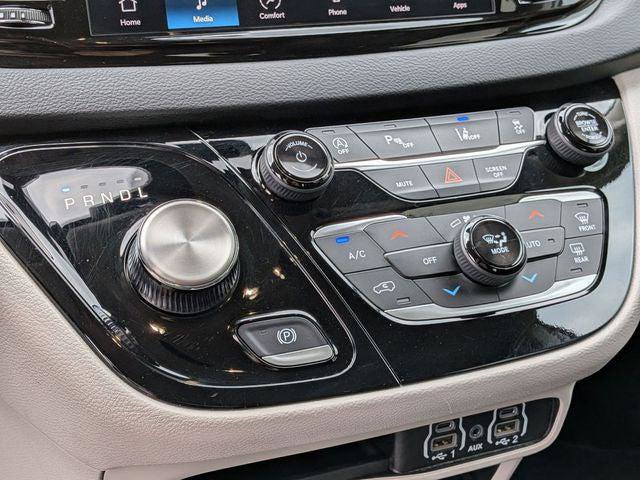 Certified 2024 Chrysler Pacifica Touring-L image 22