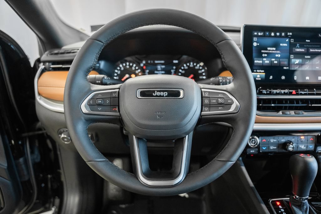 Certified 2025 Jeep Compass Limited AWD/4WD image 30