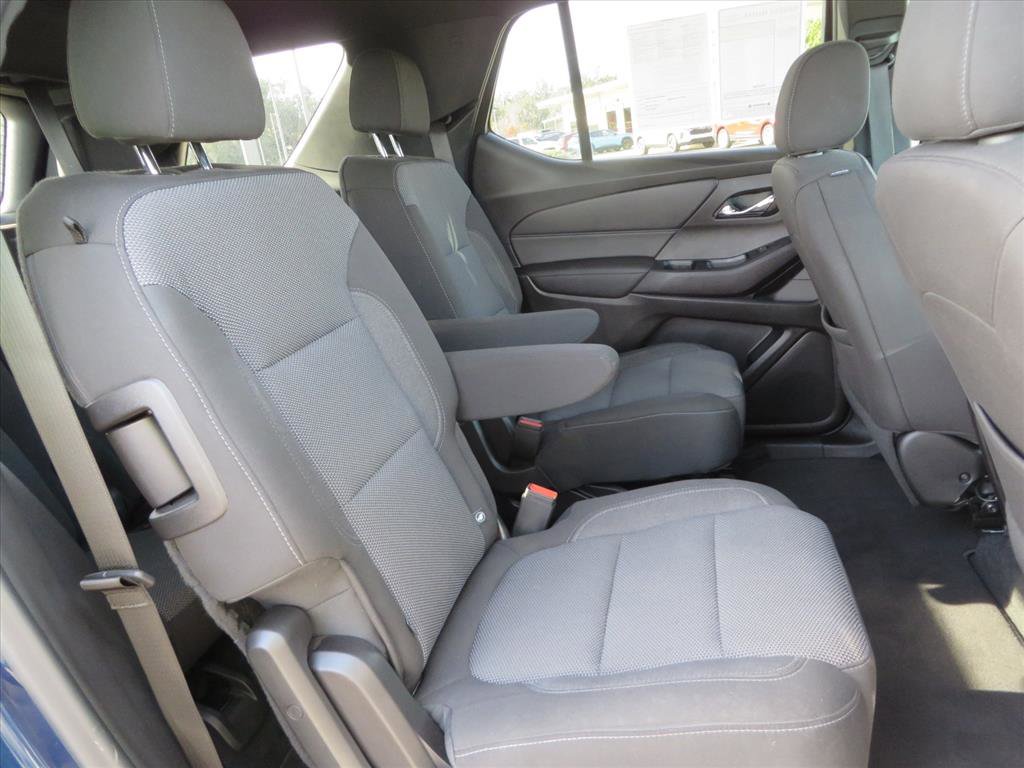Used 2023 Chevrolet Traverse LT w/ Rear Camera Mirror Package image 29