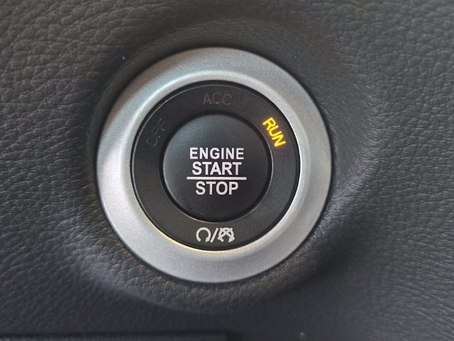 Certified 2025 Chrysler Pacifica Select AWD/4WD image 14
