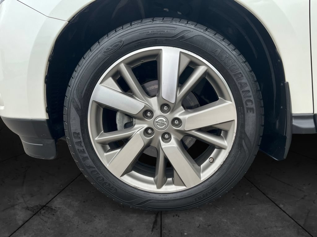 Used 2015 Nissan Pathfinder Platinum w/ Family Entertainment Package FWD image 14