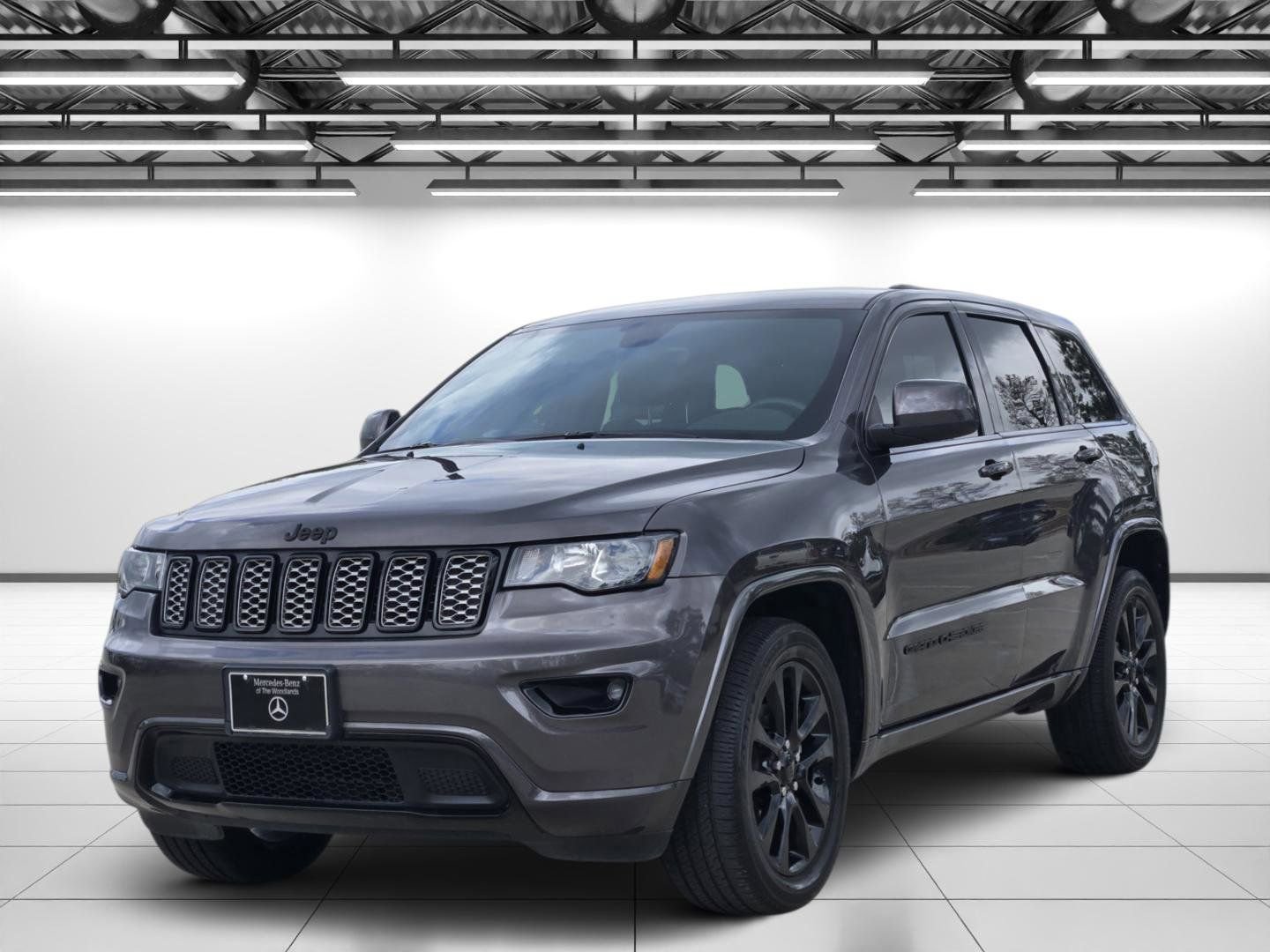 Used 2018 Jeep Grand Cherokee Altitude image 5