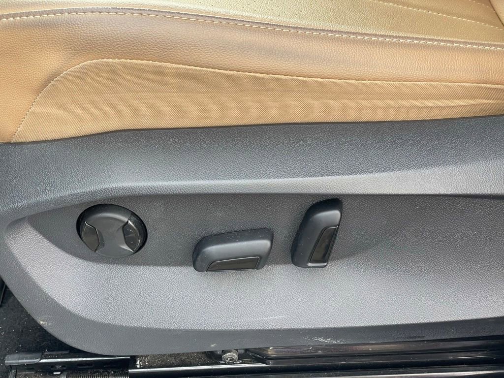 Used 2023 Volkswagen Tiguan SE R-Line image 14