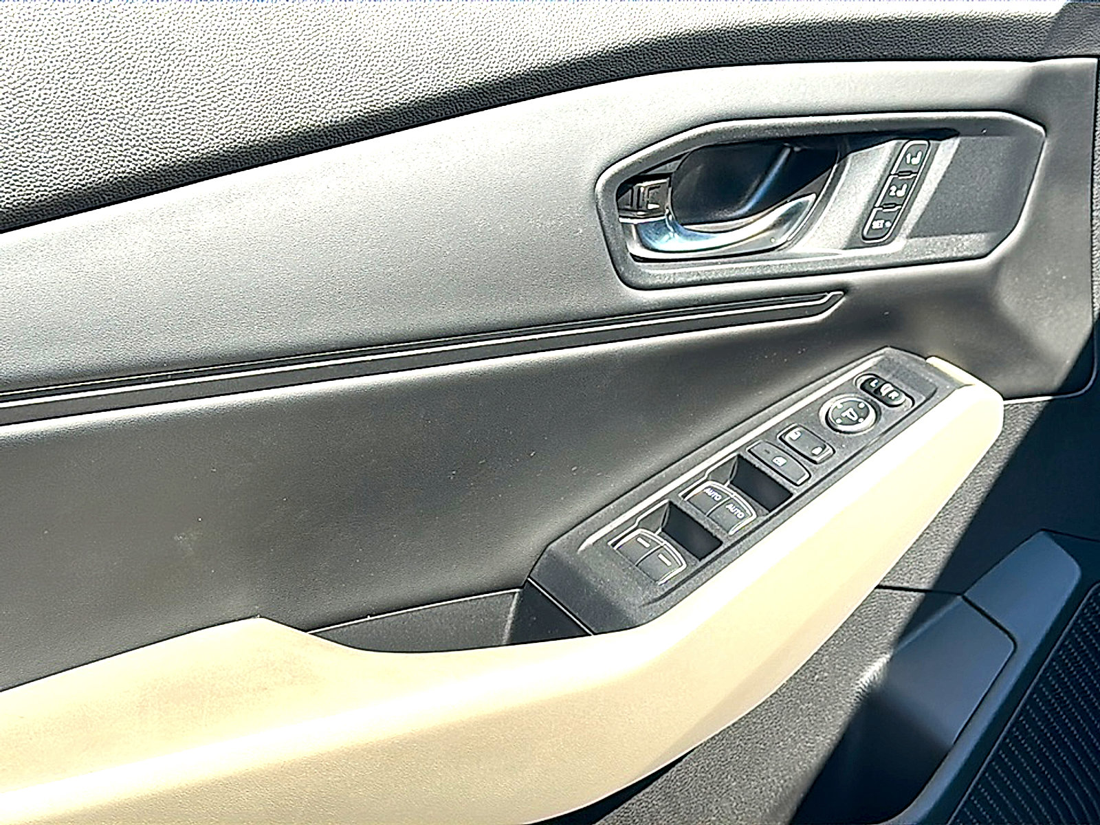 Used 2023 Honda Accord EX-L image 16