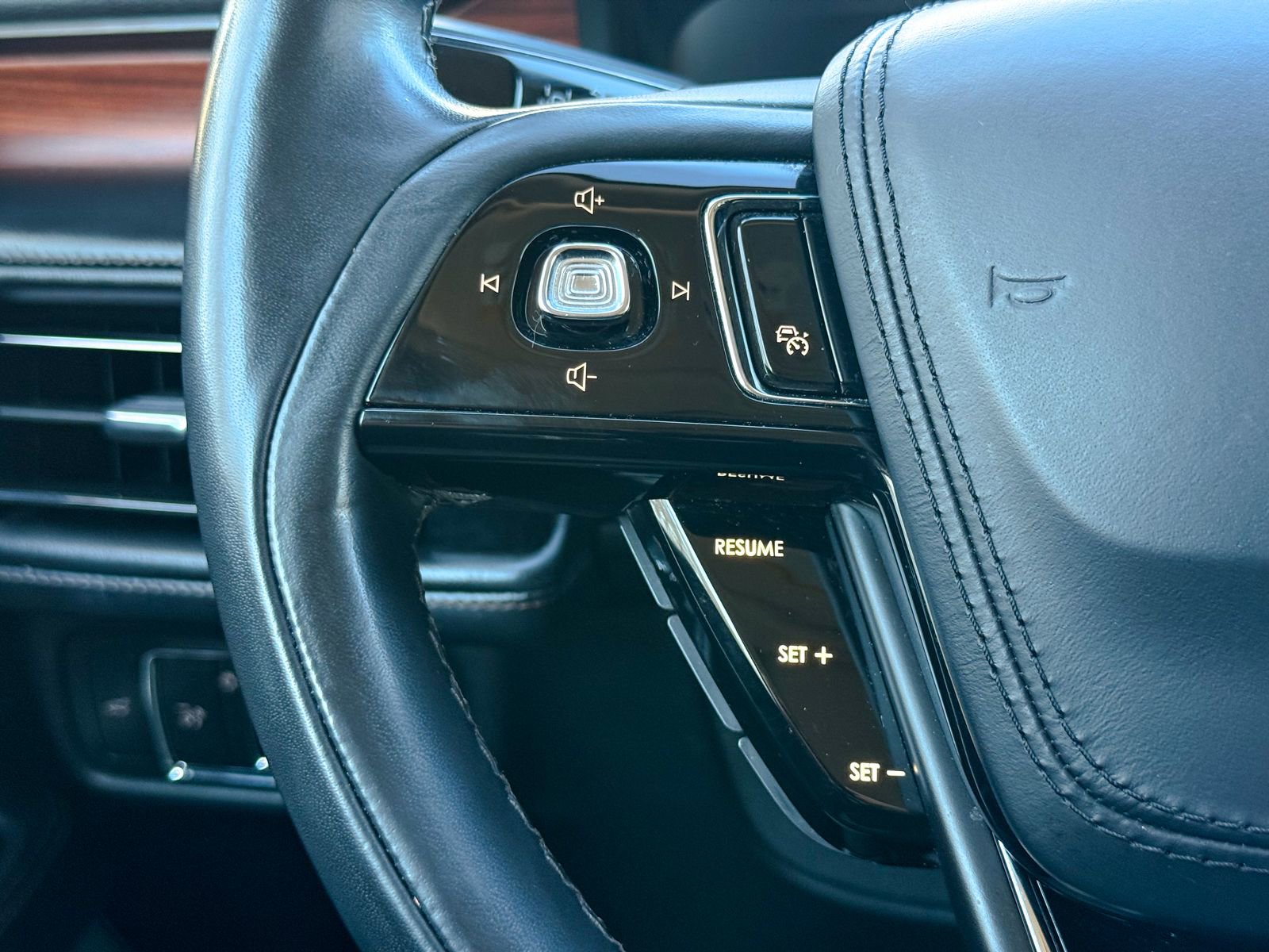 Used 2022 Lincoln Aviator Reserve w/ Equipment Group 201A image 39