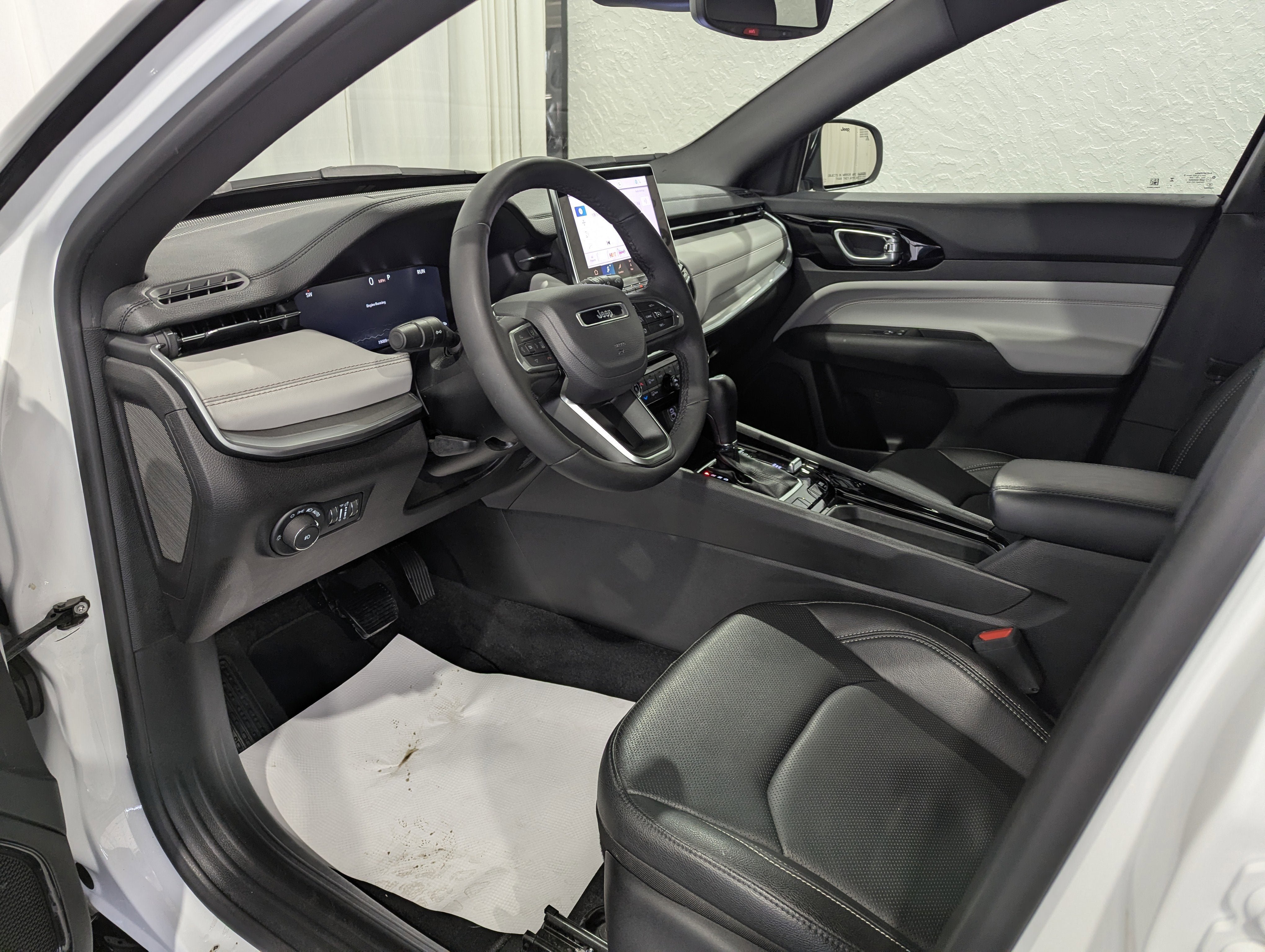 Used 2025 Jeep Compass Limited w/ Elite Group AWD/4WD image 13